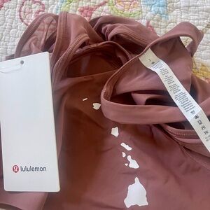 Lululemon NWT Break Free Tank size 2 Hawaiian Island Chain edition HTF 🌺🌸🏝️